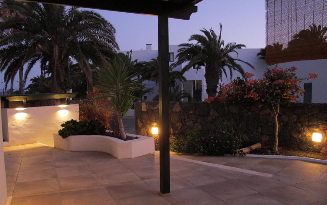Bungalow Goa Pool View, Playa Roca Residence Sea Front Access - Free Ac - Wifi Costa Teguise Luaran gambar