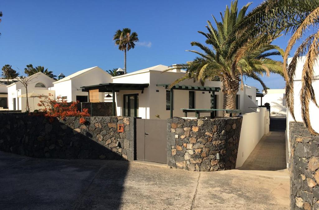 Bungalow Goa Pool View, Playa Roca Residence Sea Front Access - Free Ac - Wifi Costa Teguise Luaran gambar