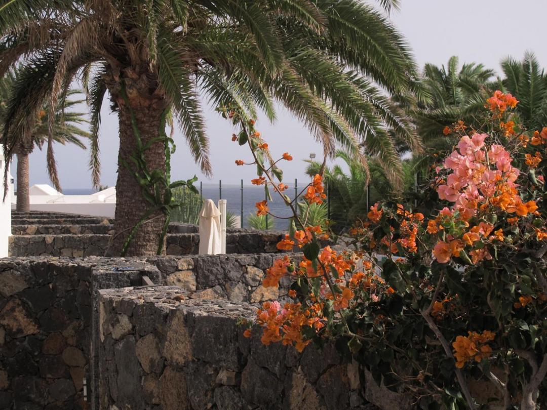 Bungalow Goa Pool View, Playa Roca Residence Sea Front Access - Free Ac - Wifi Costa Teguise Luaran gambar