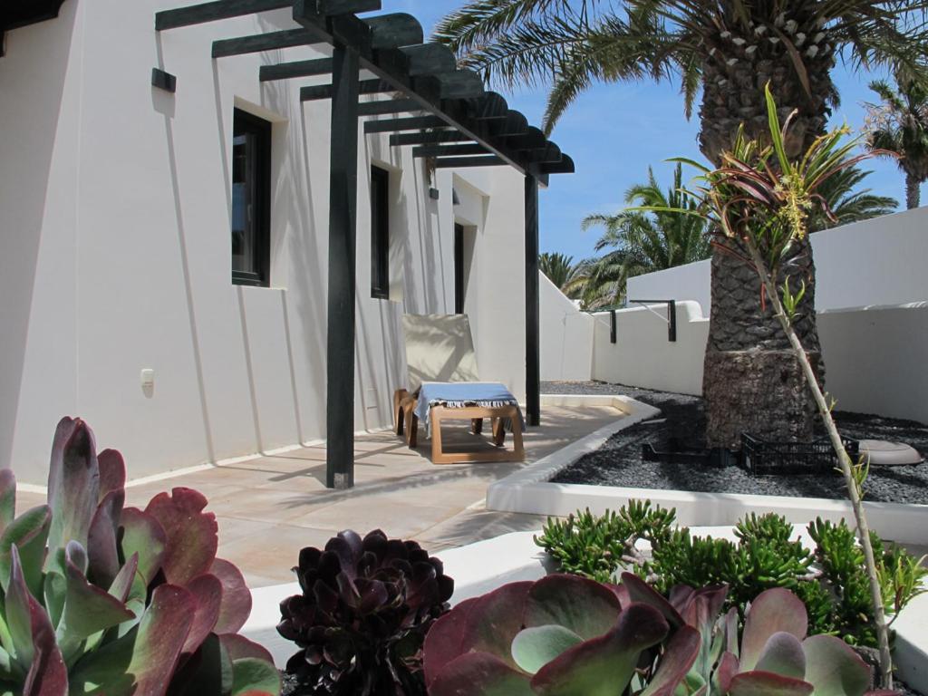 Bungalow Goa Pool View, Playa Roca Residence Sea Front Access - Free Ac - Wifi Costa Teguise Luaran gambar