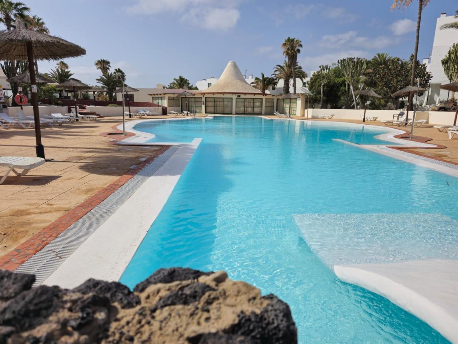 Bungalow Goa Pool View, Playa Roca Residence Sea Front Access - Free Ac - Wifi Costa Teguise Luaran gambar